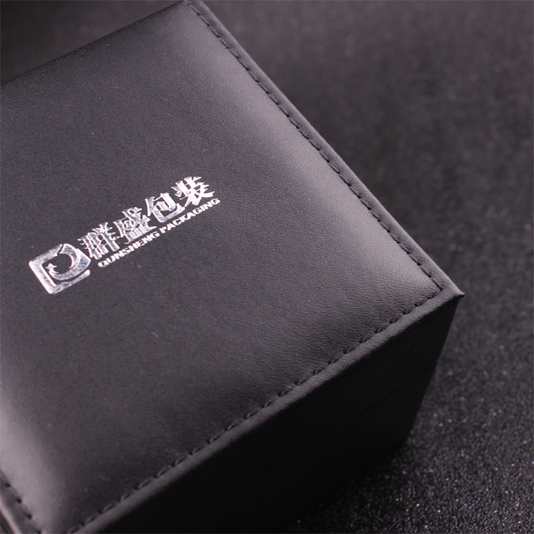 皮革手表盒压印LOGO 皮革手表盒压印LOGO